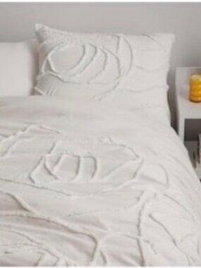 Dormify Boho Rose Comforter in Full/ Queen Size with Shams and Carry Bag